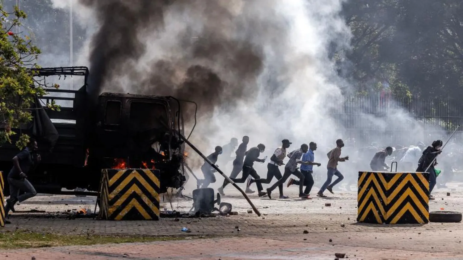 Police fire tear gas at renewed Kenya protests