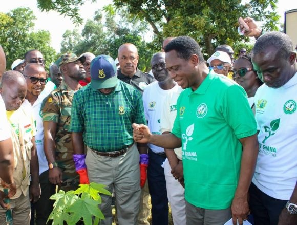 Otumfuo leads tree planting exercise on Green Ghana Day