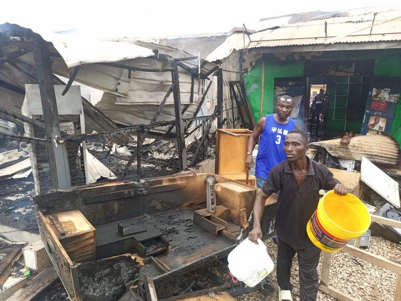 Fire burns 8 shops in Assin Fosu, properties destroyed