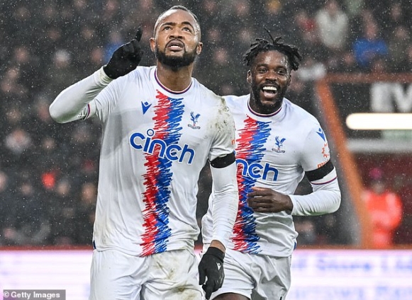 Jordan Ayew and Jeffrey Schlupp score for Palace in victory over Wolves