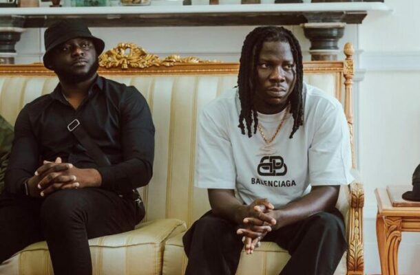 Stonebwoy’s road manager robbed at gunpoint