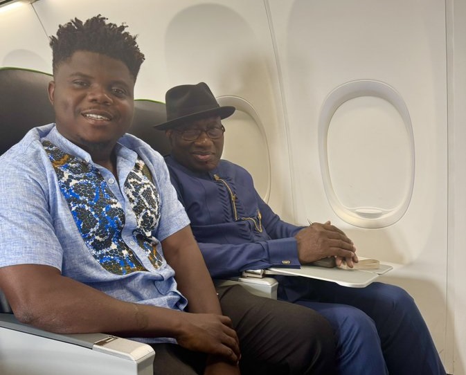 Wode Maya shares flight with Ex-Nigerian President Goodluck Jonathan