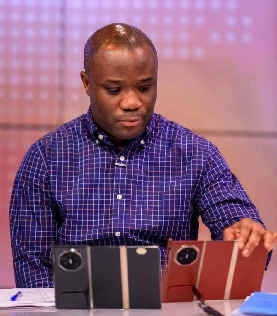 Kwakye Ofosu draws backlash for displaying expensive phones on live TV Kwakye Ofosu draws backlash for displaying expensive phones on live TV