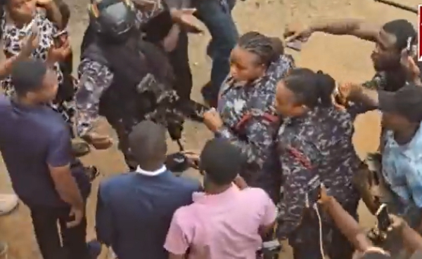 Slain immigration officer’s family attacks lawyer, suspects in court