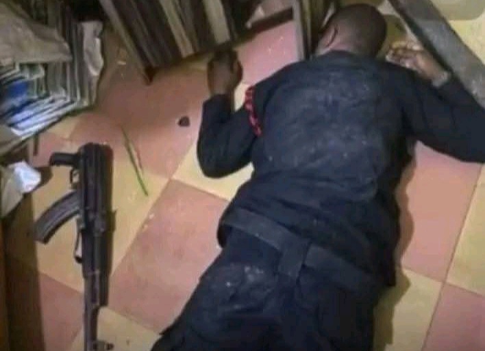 Police officer shoots himself to death at Duayaw Nkwanta