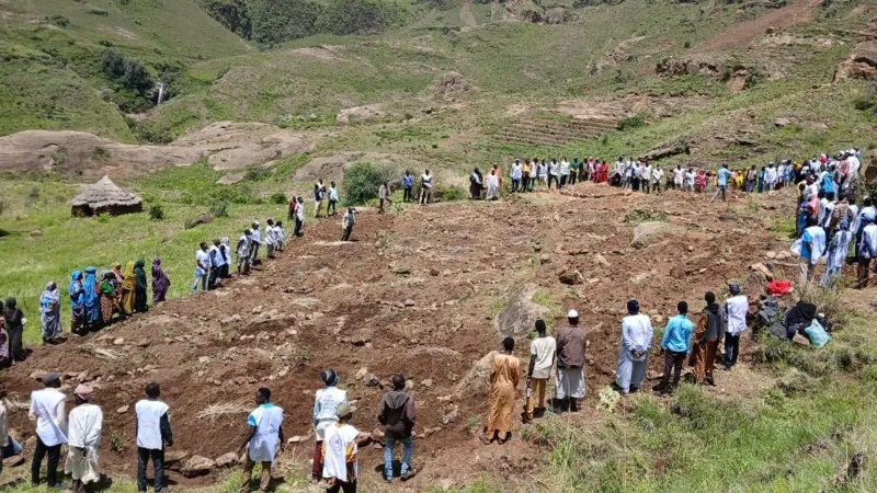 Sudanese villagers dig with hands to reach landslide victims, group says