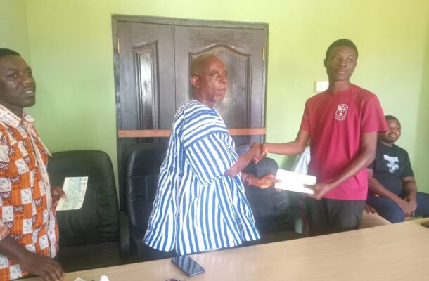 Oppong Nkrumah disburses GHS134,000 to Ofoase-Ayirebi students on scholarship programme