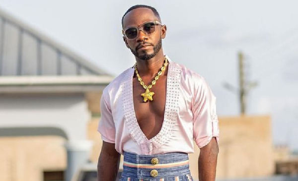 Okyeame Kwame throws support to Ghana Education Service on decision to use local languages to teach