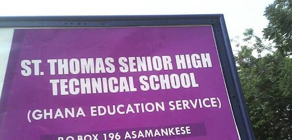 Parents protest as St. Thomas SHS in Asamankese orders payment for desks, cement and plastic chairs