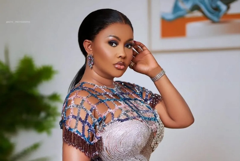 McBrown calls for dignity and respect in public after marriage ends