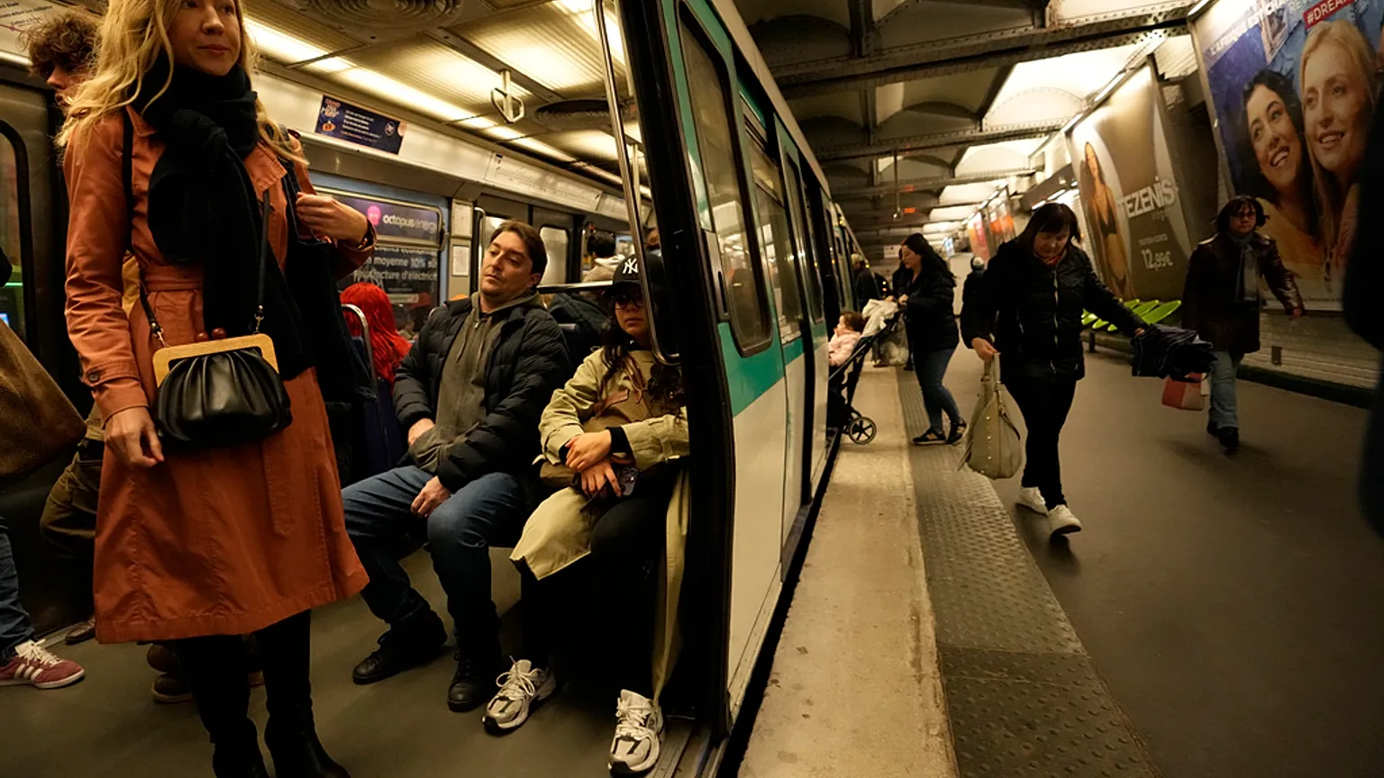 French police arrest suspect after three women stabbed on Paris metro French police arrest suspect after three women stabbed on Paris metro