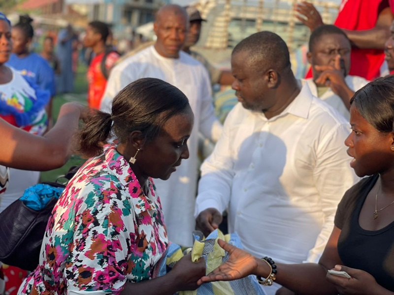 GJA President Dwumfour gives new year packages to over 2,000 households in Alajo