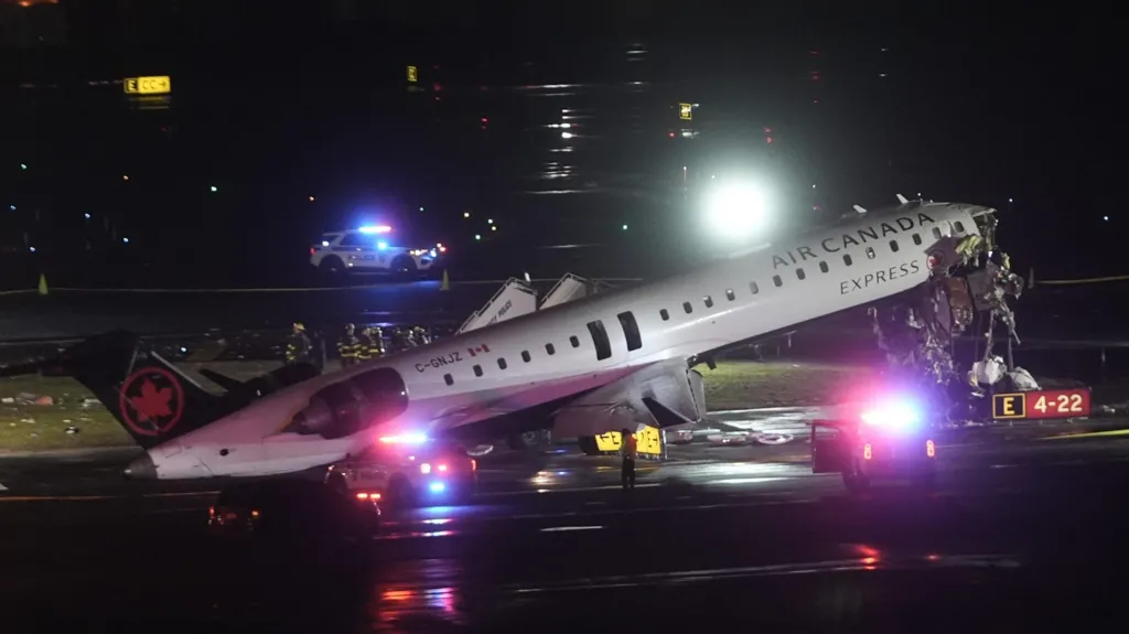 Air Canada plane crahses in New York killing two polots