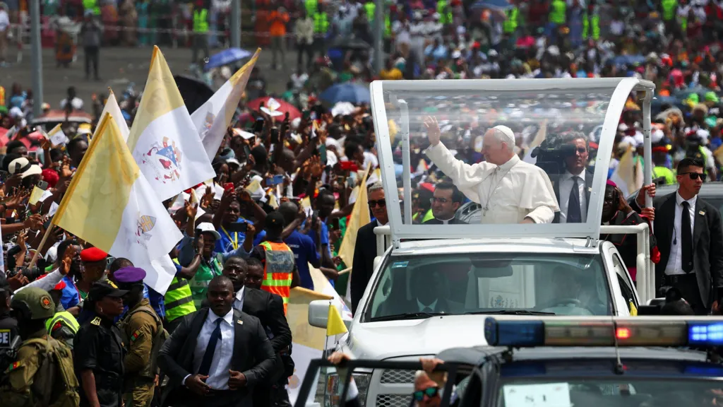 Thousands celebrate open-air Mass with Pope Leo in Cameroon [PHOTOS]