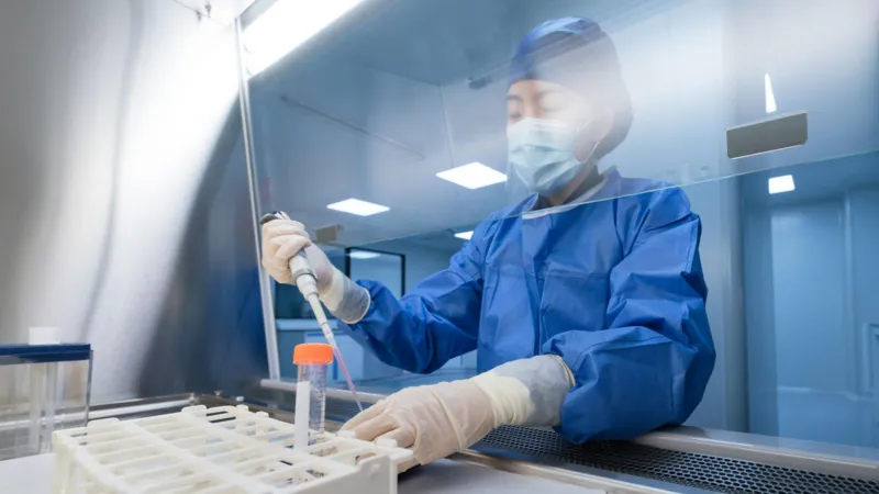 UK scientists developing Ebola vaccine candidate; human trials possible within months UK scientists developing Ebola vaccine candidate; human trials possible within months