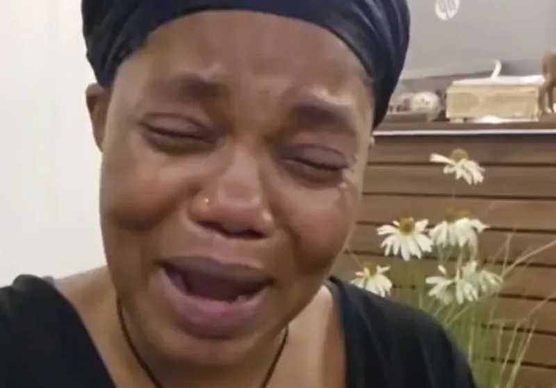 Mzbel breaks down after losing sister at Korle Bu over no-bed syndrome
