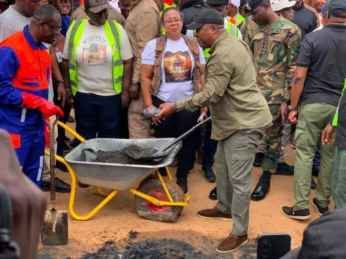 Mahama Leads national clean-up exercise, joins residents to clear choked drains Mahama Leads national clean-up exercise, joins residents to clear choked drains
