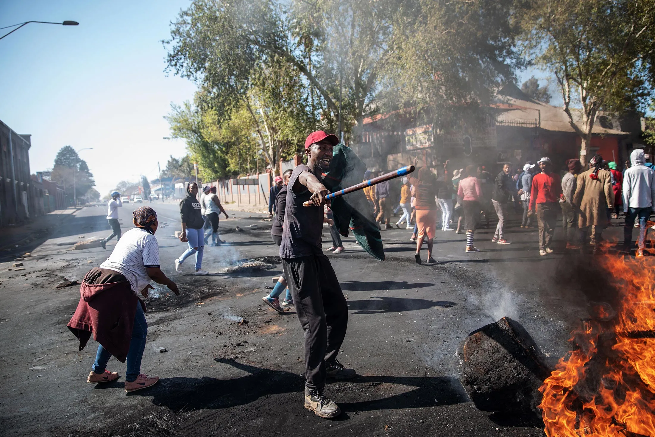 South African protesters drag immigrants from homes, hand them to police South African protesters drag immigrants from homes, hand them to police
