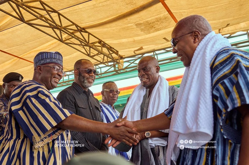 Bawumia and Mahama meet at enskinment of Dagbon Regent in Yendi
