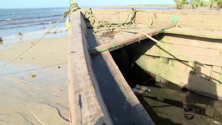 Zimbabwe: Kariba ferry capsizes with 95 bboard, rescue underway Zimbabwe: Kariba ferry capsizes with 95 bboard, rescue underway