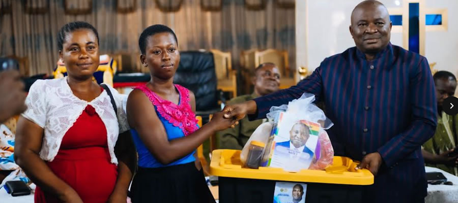 Oda MP supports over 1,000 SHS freshers with educational materials and cash
