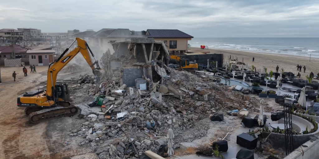 Laboma Beach: Military leads demolition of Pink Flamingo Lounge, other structures in Kpeshie Lagoon