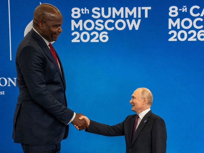 Mozambique president’s height attracts attention in viral photo with Putin Mozambique president’s height attracts attention in viral photo with Putin