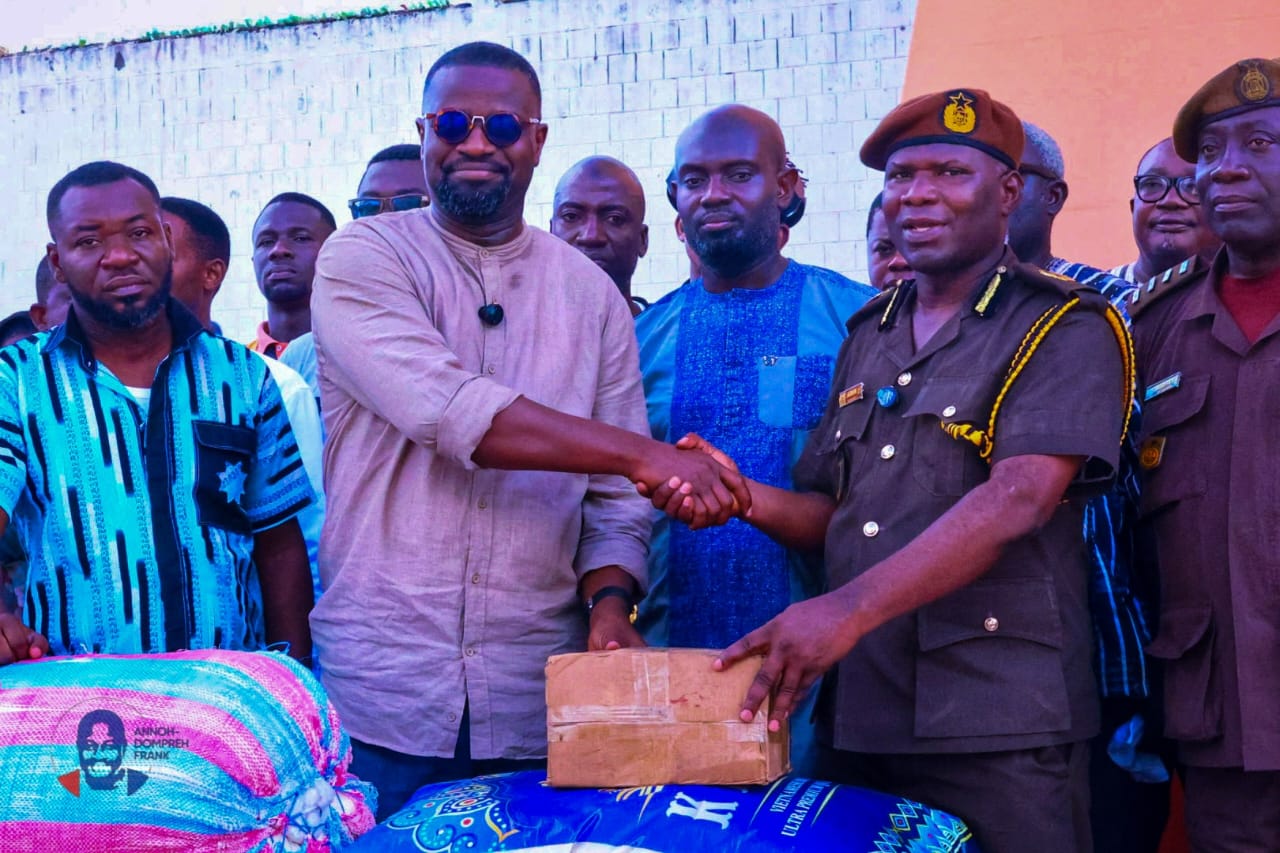 Annoh-Dompreh visits Chairman Wontumi at Nsawam Prisons, donates food items to inmates Annoh-Dompreh visits Chairman Wontumi at Nsawam Prisons, donates food items to inmates