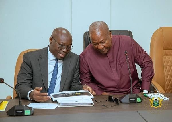 Gov’t, Organised Labour sign two-year pay deal: 9% for 2027, 10% base pay rise for 2028 Gov’t, Organised Labour sign two-year pay deal: 9% for 2027, 10% base pay rise for 2028